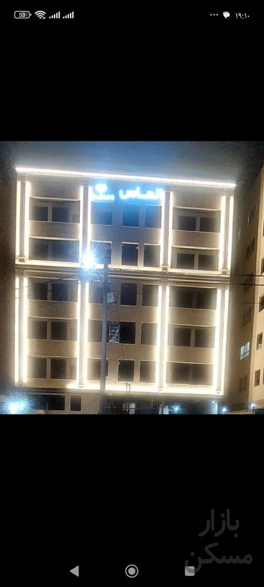 آپارتمان 6 طبقه در 6 واحد هر طبقه دارای دو آسانسور حمل بار و نفر بر و پارکینگ رمپدار سند شش دانگ دارای وام تا 600 میلیون باتشکر